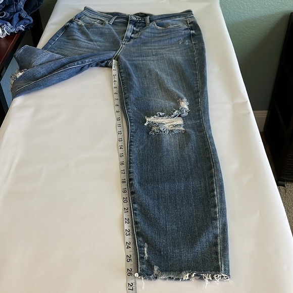 Judy Blue Relaxed Fit Size 7/28 - Picture 7 of 16